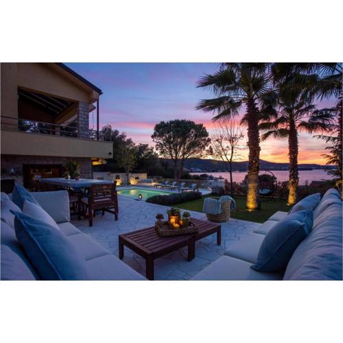 Villa Barotul with pool