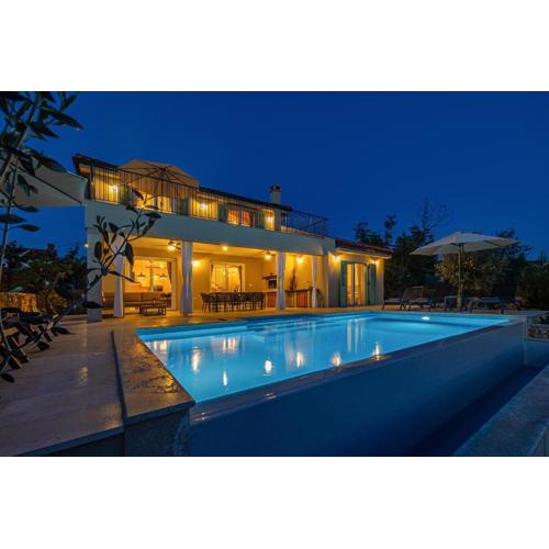 Villa BEACHFRONT
