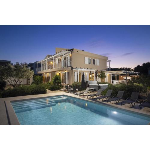 Villa BELLA - beautiful and modern house with pool, souna, jacuzzi & playground, Ližnjan - Istra