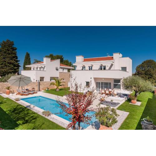 Villa Bella- White