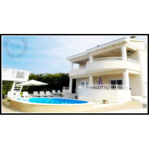 Villa Bella By The Sea - Heated Pool, Jacuzzi, Sauna