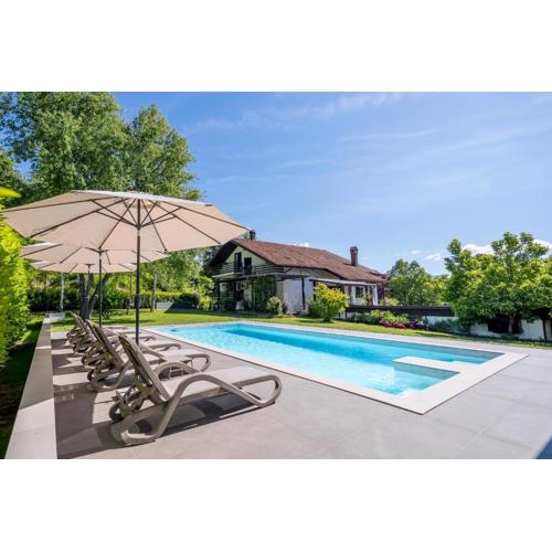 Villa Bella, villa with heated Pool