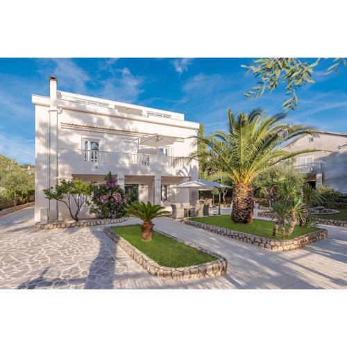Villa Bella with pool