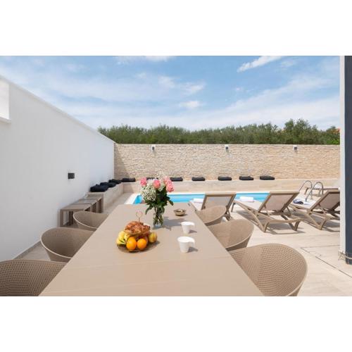 Villa Bellatrix 1 & 2 - two heated pools & jacuzzi