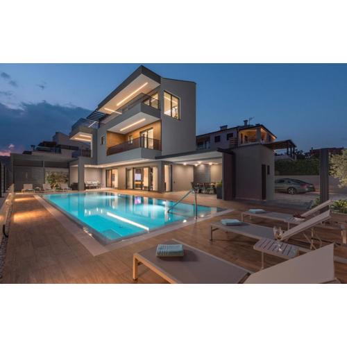 Villa Bellatrix in Fažana with beach front and sea view