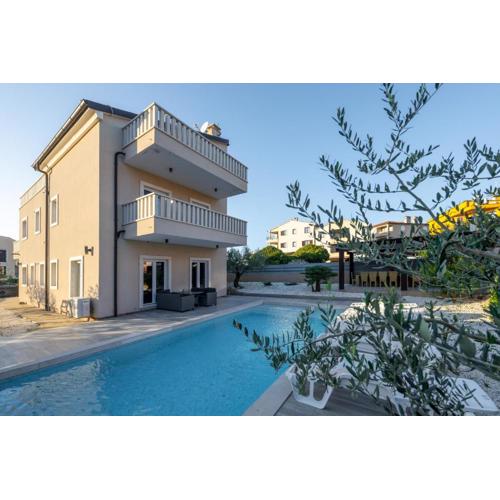Villa Bellavista with 8 Bedrooms, Private Pool and Sauna