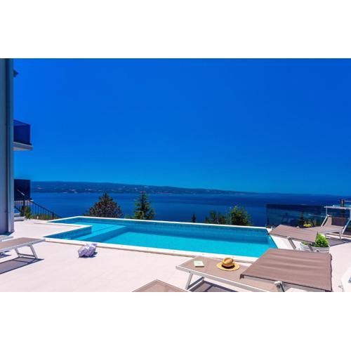 Villa Belvedere with heated pool, billiards, Media room, sea views,10 pax