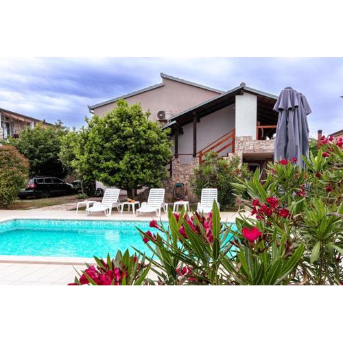 VILLA BIJOUX, Private pool, 500m to the sea and two apartments for two families