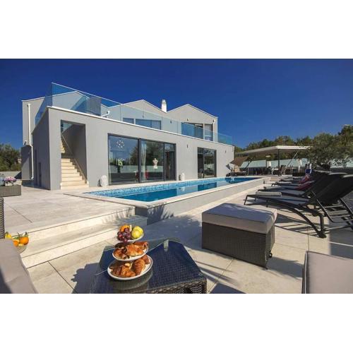Villa Birdhouse