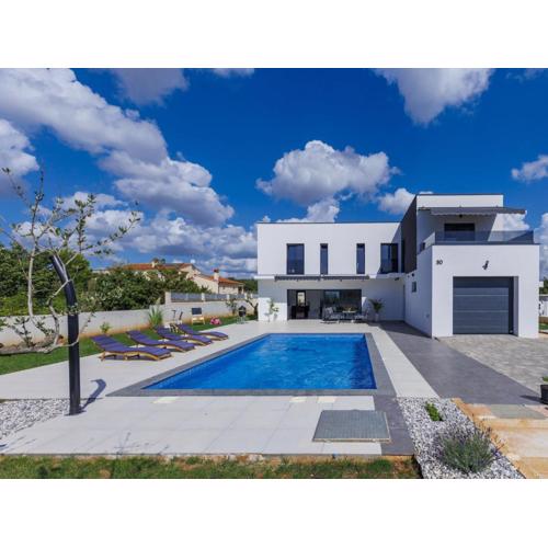 Villa Black&White by Interhome
