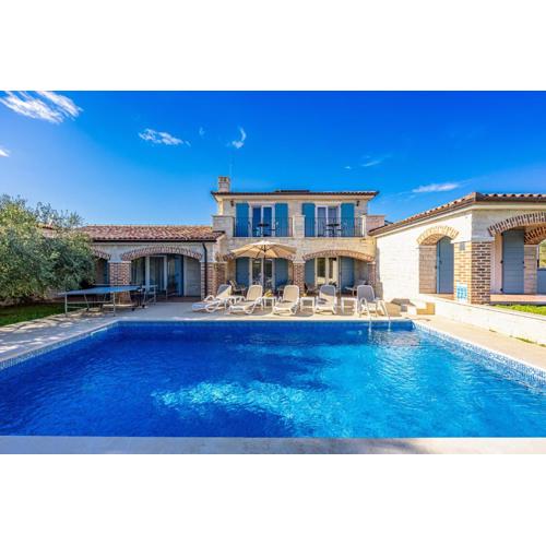 Villa Bosco in Medulin with sea view and private pool only 300 meters from the beach