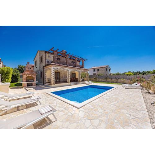 Villa Brioni with pool by Rentistra