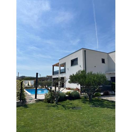 Villa C\