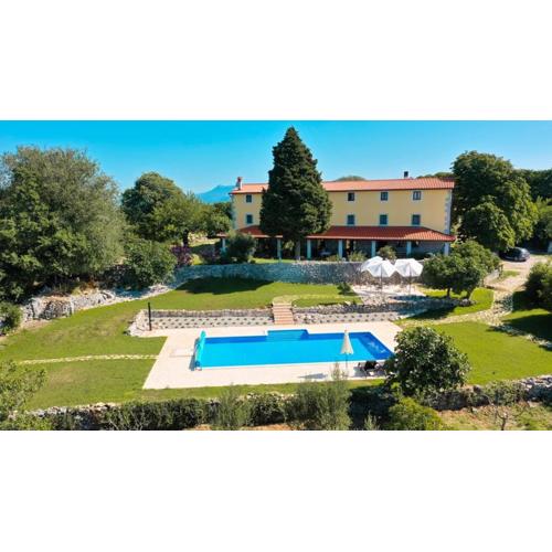 Villa Calussovo