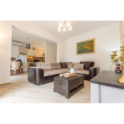 Villa Capitis in the center- Luxury apartment with swimming pool