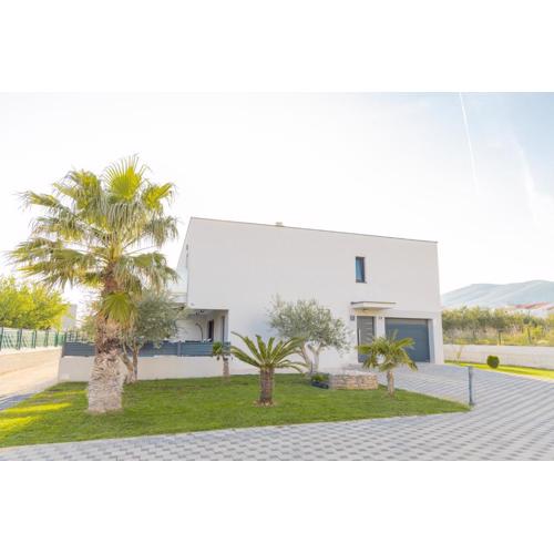 Villa Castelli, Apartment with Pool, Kastela