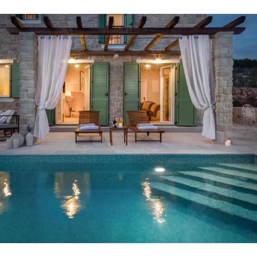 Villa Cavalleria Rusticana with heated pool and vineyard