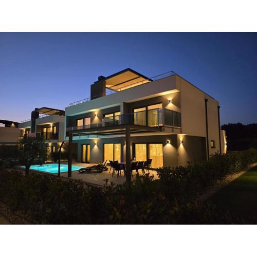 Villa Centinera mit Pool in Meernähe
