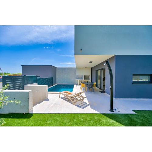 Villa Coastal Charm Ližnjan with Private Pool