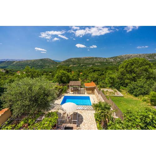 Villa Cocoon - Vacation Home with Heated Pool & Garden