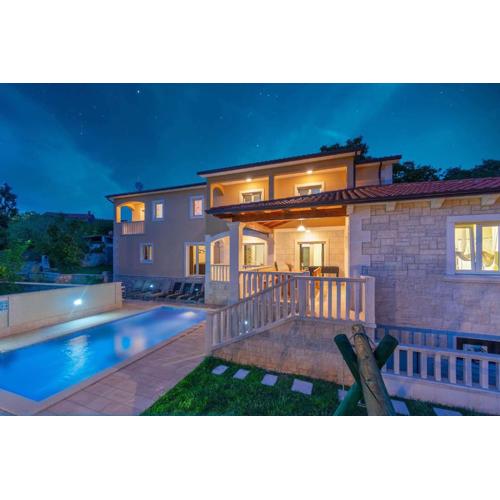 Villa Coridigo - Unique High Position, Panorama Nature View, Cozy Dining Terrace, Fenced Property