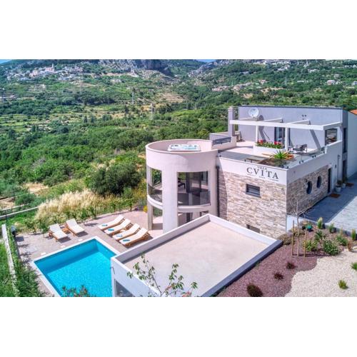 VILLA CVITA is a modern 5-bedroom villa with a Jacuzzi, a Gym and Finnish Sauna, a heated pool, and amazing views