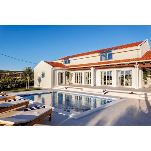 Villa Cypress Estate