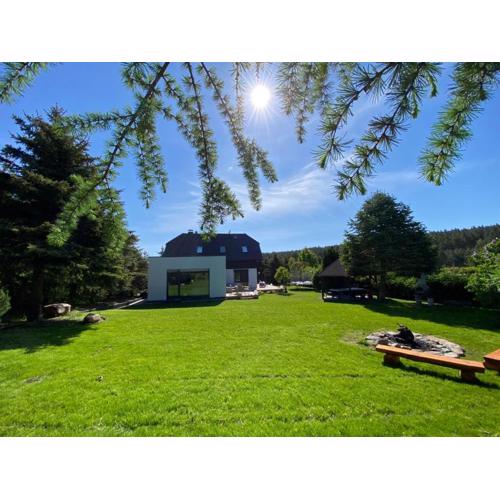 VILLA DANUTA- WISELKA, direct at National Park, big garden, 4 bedrooms, private SAUNA