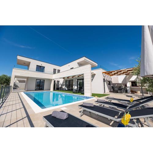 Villa Dasi s grijanim bazenom
