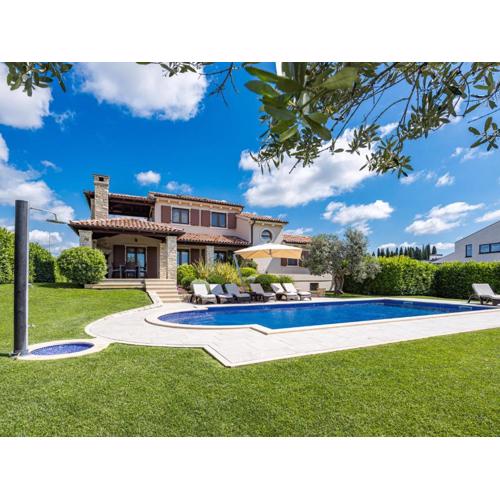 Villa De Flora by Interhome