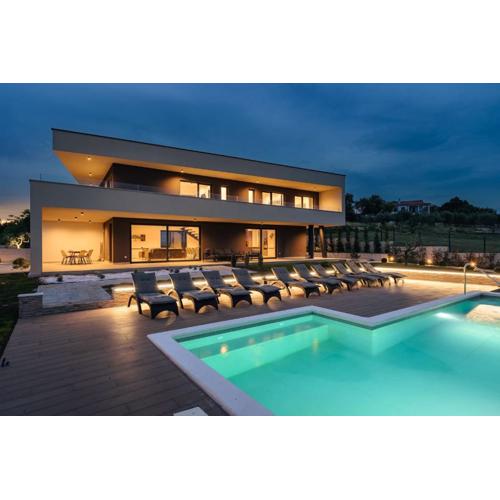 Villa de la Vie with Heated Swimming Pool