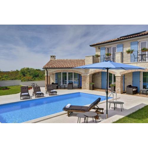 Villa Dennis