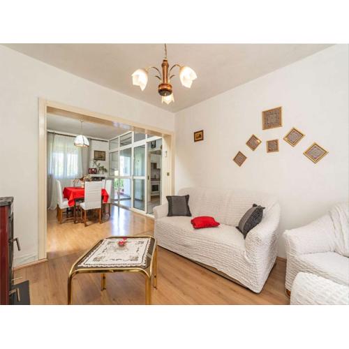 Villa Desin - Three Bedroom Apartment with Terrace and Garden View