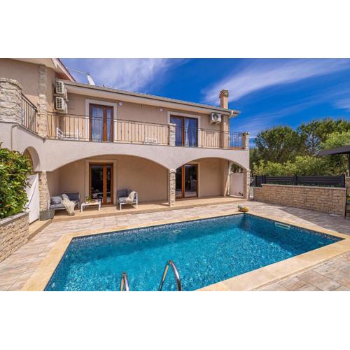 Villa Dijana East