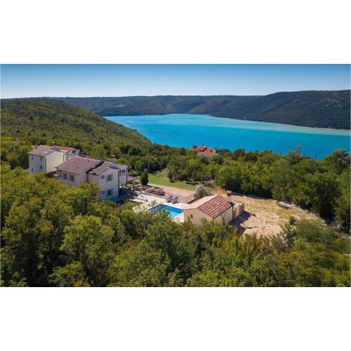 Villa Dina