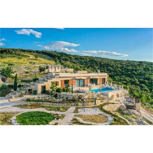 Villa Dol Hills Estate