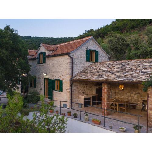 Villa Dol-Three Bedroom Villa with Pool