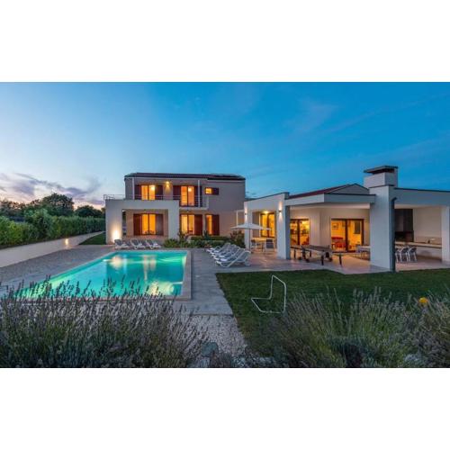 Villa Dora in Central Istria kids friendly with private pool and playground for 10 persons
