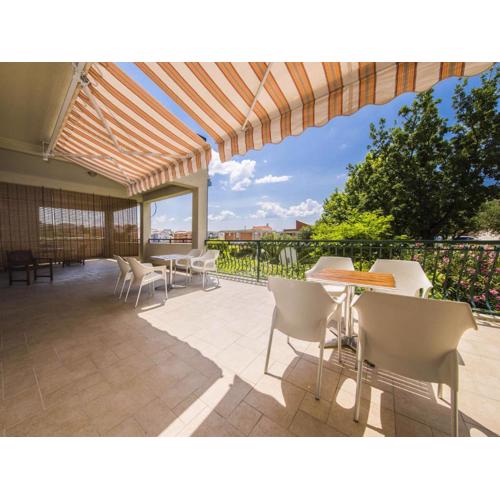Villa Dvori Vi kovi-Seven Bedroom Villa with Swimming Pool