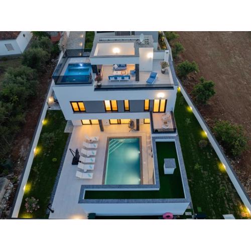 Villa Elena - CROWONDER LUXURY RENT