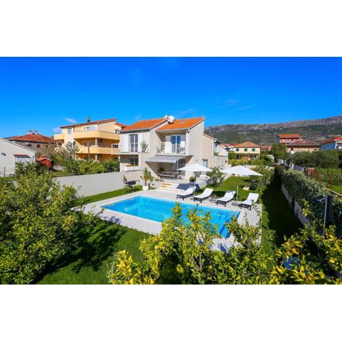 Villa Elysium - beautiful family house with heated pool