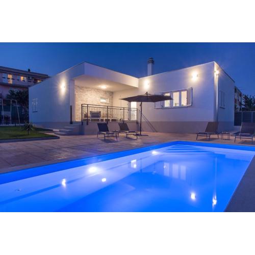 Villa Emanuela with heated private pool, BBQ