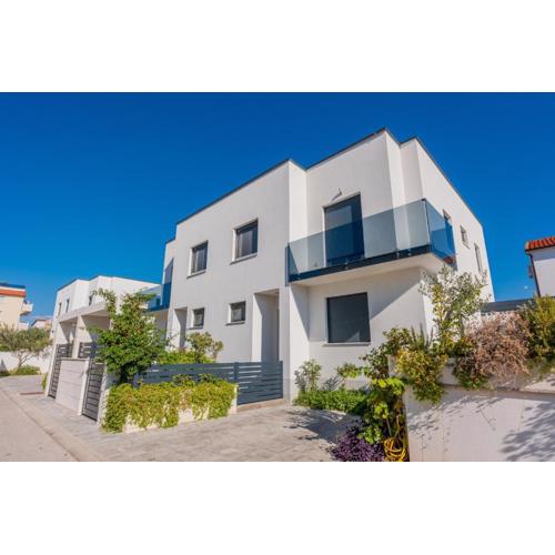 Villa Essenza Mare in Vodice only 650 meters from the beach