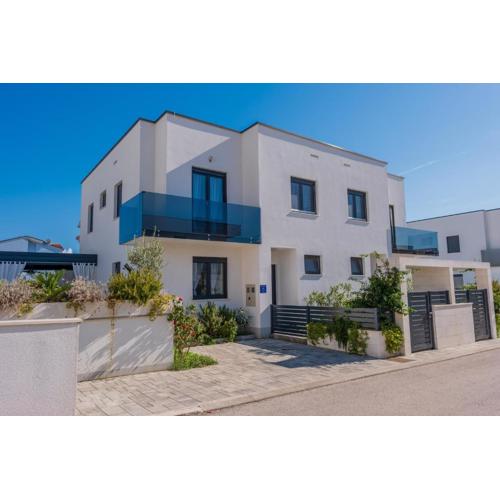 Villa Essenza Rossa in Vodice only 650 meters from the beach