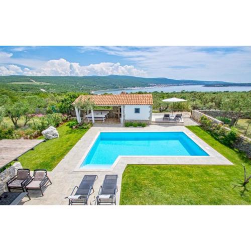 Villa Estate 2 by Villas Guide