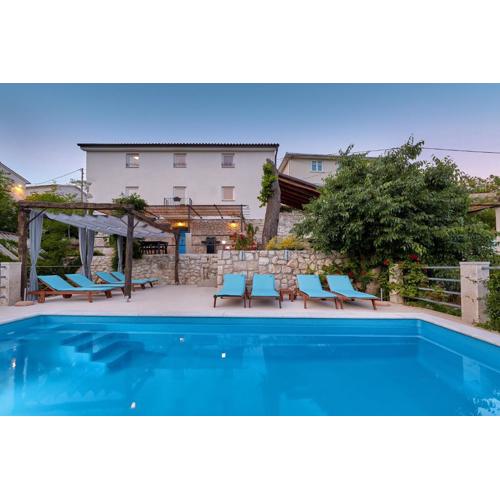 Villa Eugenia for 8 people with private pool & large garden only 3 km from the beach