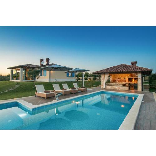 Villa Evelyn in Fažana with 50 m2 pool, jacuzzi, kids playground & sea view only 800 meters from beach