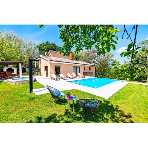 Villa Ferlini in Central Istria with private 10000 m2 Garden