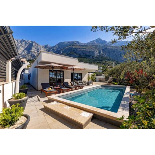 Villa Festina lente a luxury villa in Makarska, heated pool