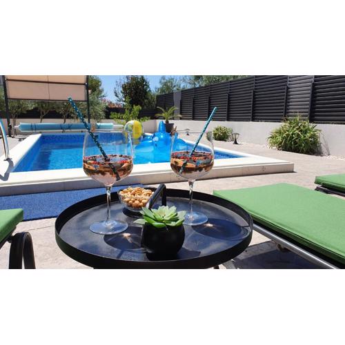 Villa Fides with private pool, garden and sea view